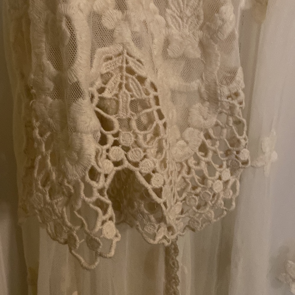 Gorgeous Lace cover-up/jacket - Picture 2 of 5